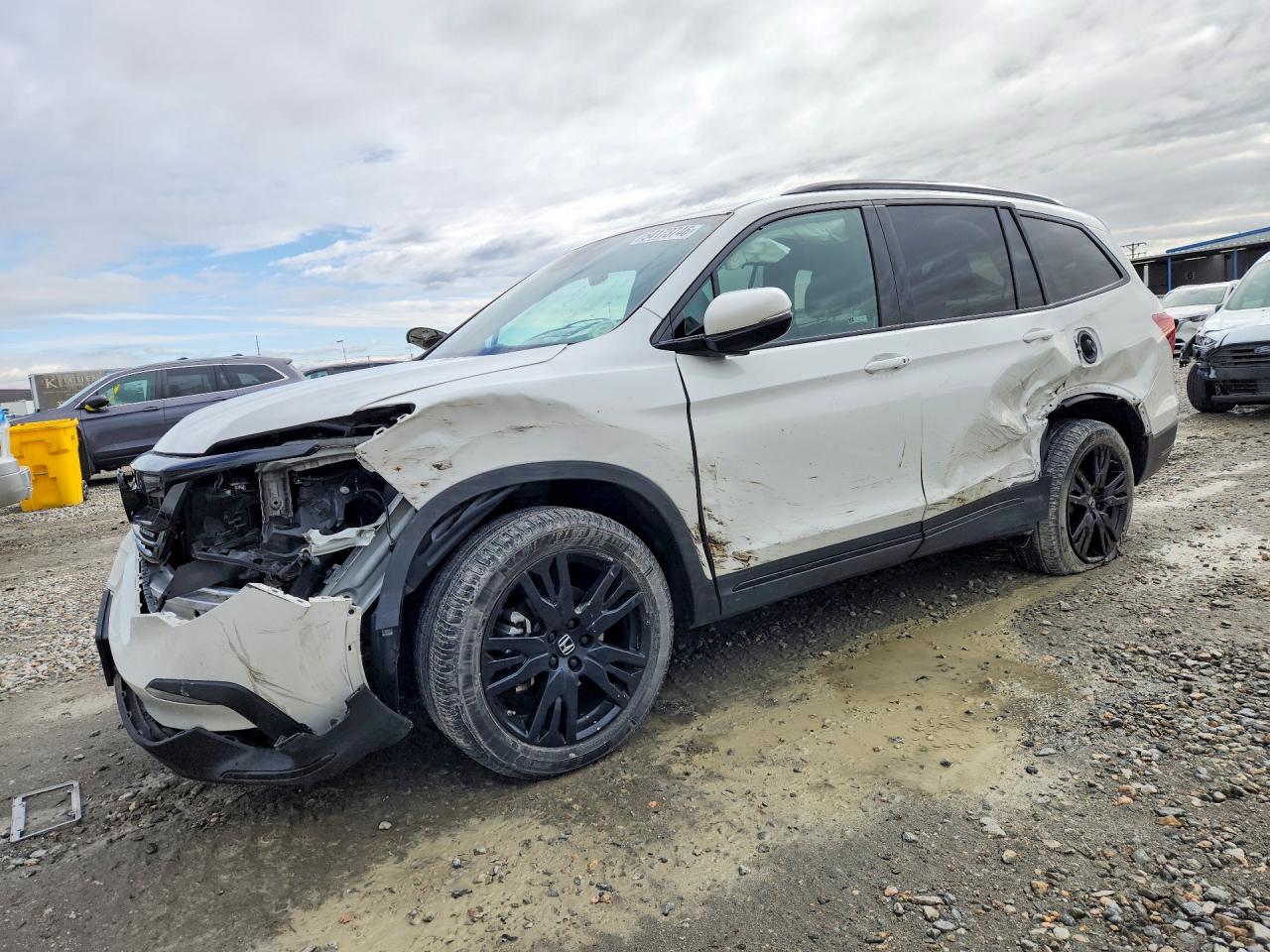 Salvage Honda Pilot Image