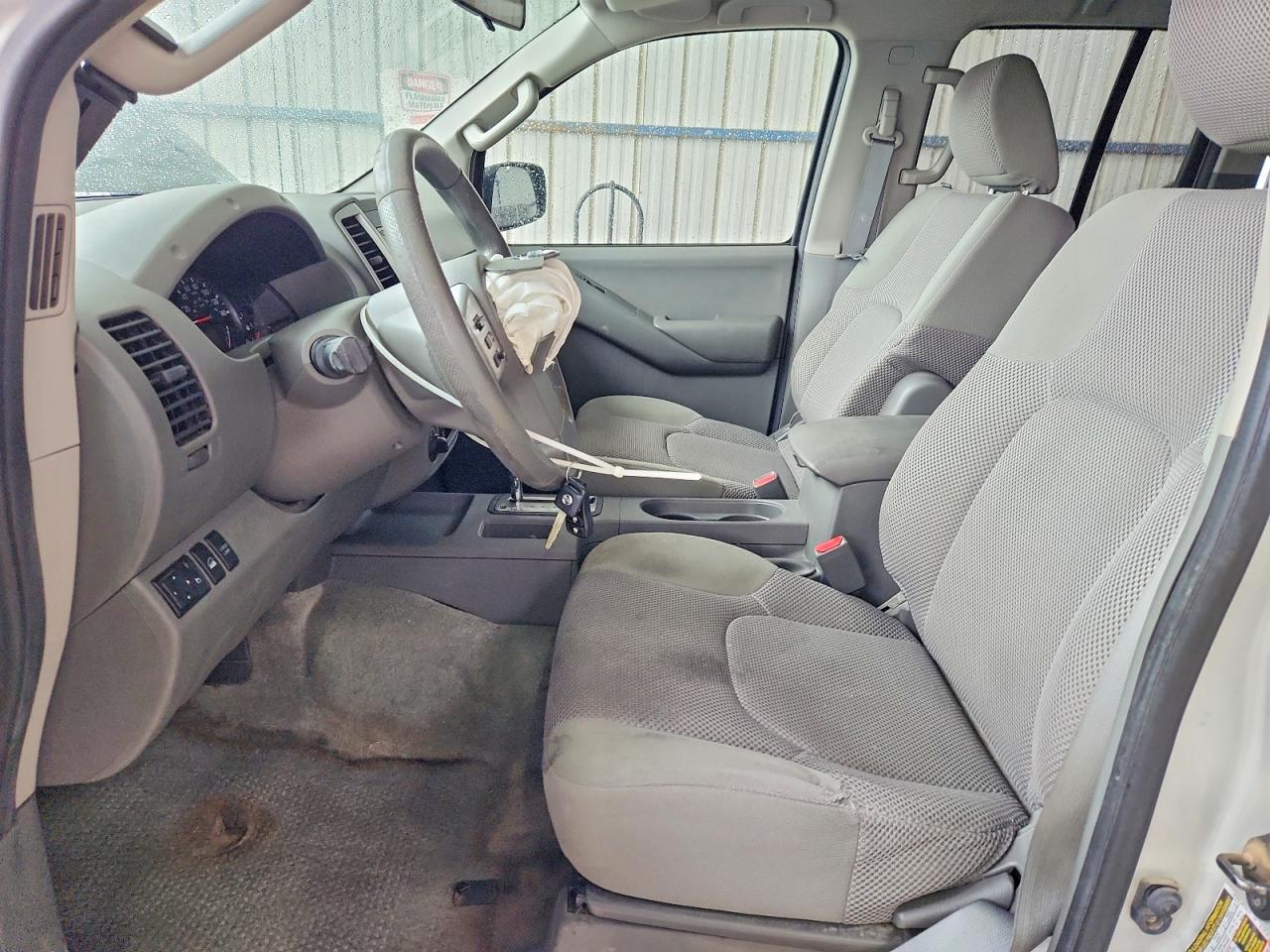 Nissan Frontier S