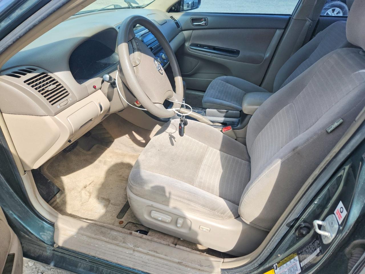 Toyota Camry Le V6