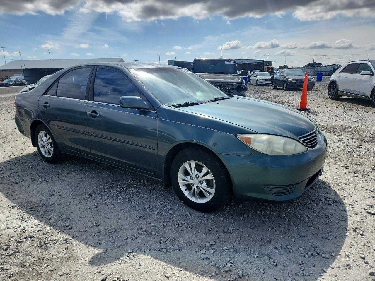 Toyota Camry Le V6