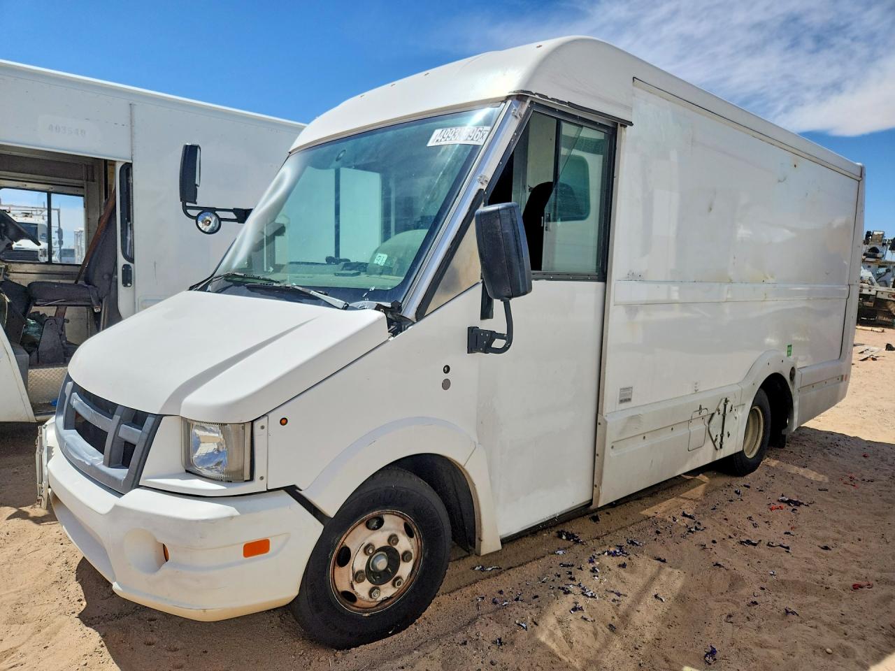 Salvage Isuzu Npr Image