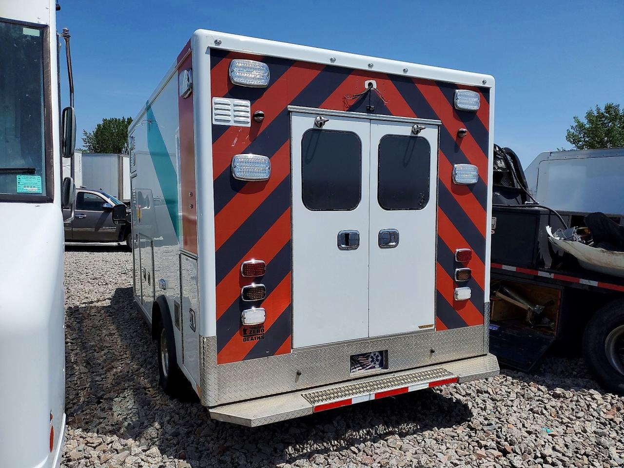 Ford Econoline E450 Super Duty Cutaway Van