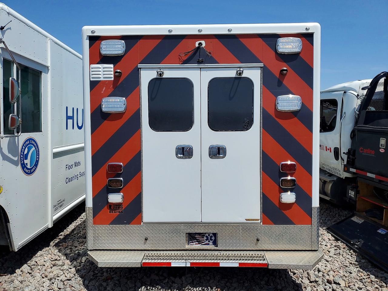Ford Econoline E450 Super Duty Cutaway Van