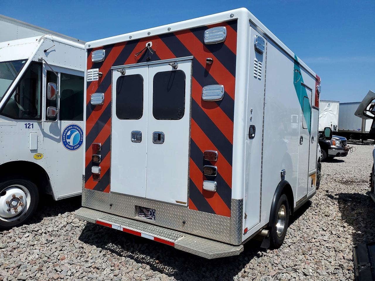 Ford Econoline E450 Super Duty Cutaway Van