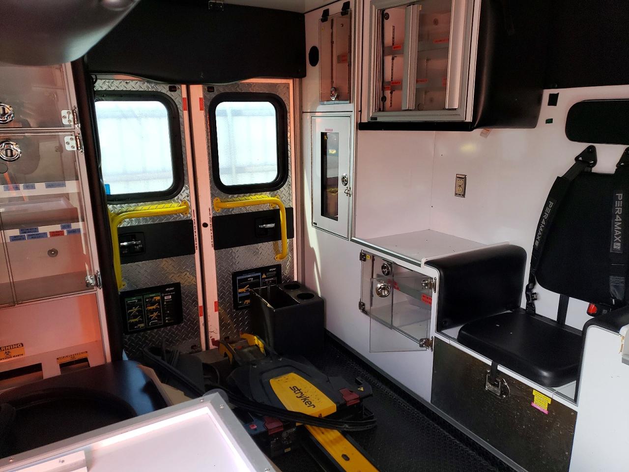 Ford Econoline E450 Super Duty Cutaway Van