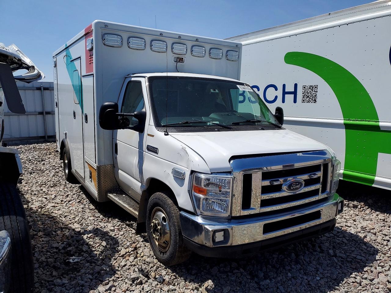 Ford Econoline E450 Super Duty Cutaway Van