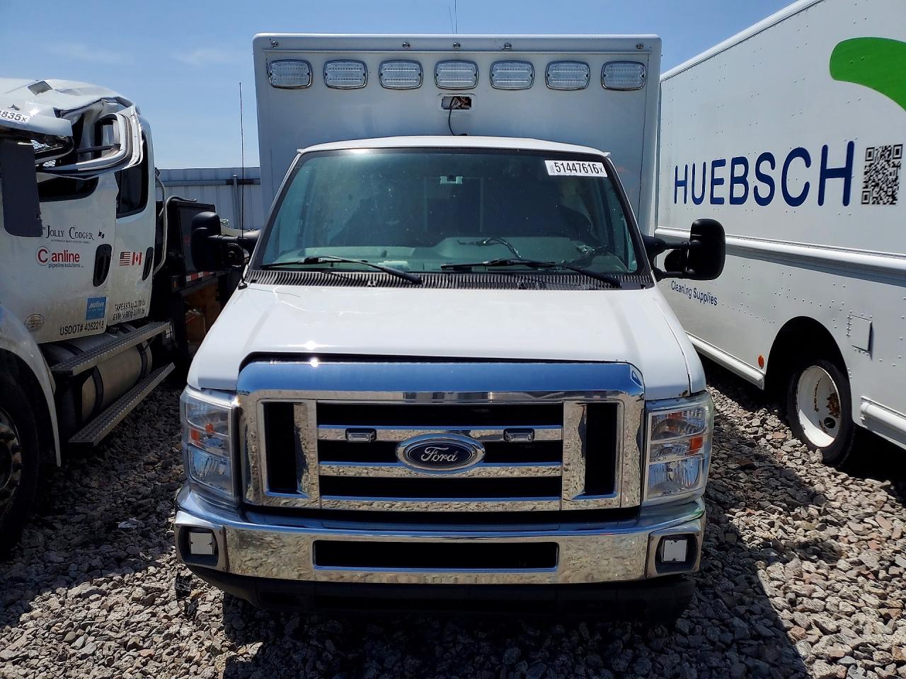 Ford Econoline E450 Super Duty Cutaway Van