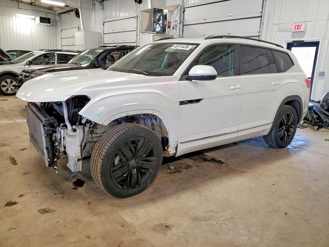 Salvage Volkswagen Atlas Image