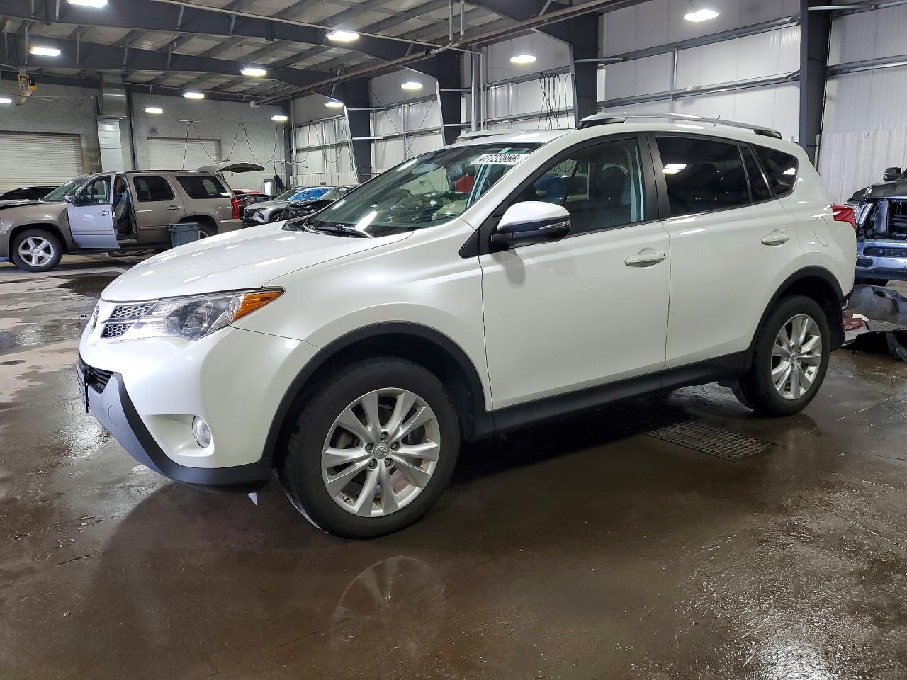 Salvage Toyota RAV4 Image
