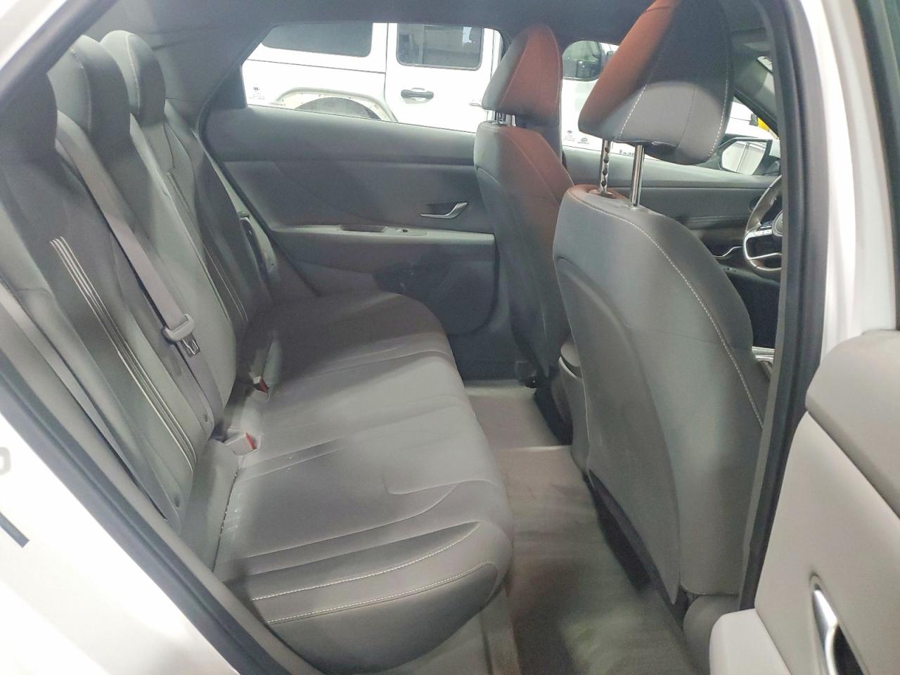 Hyundai ELANTRA Sel