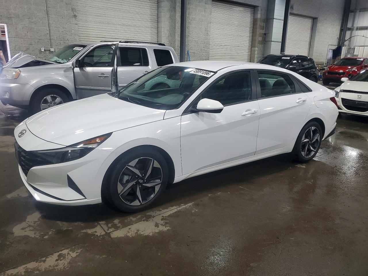 Salvage Hyundai ELANTRA Image