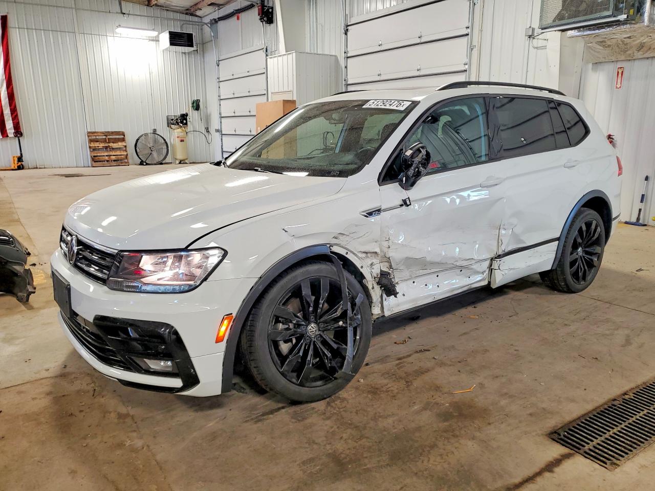 Salvage Volkswagen Tiguan Image