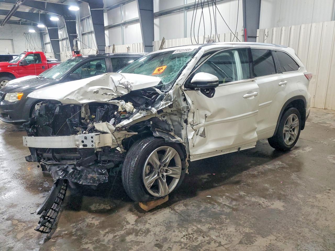 Salvage Toyota Highlander Image