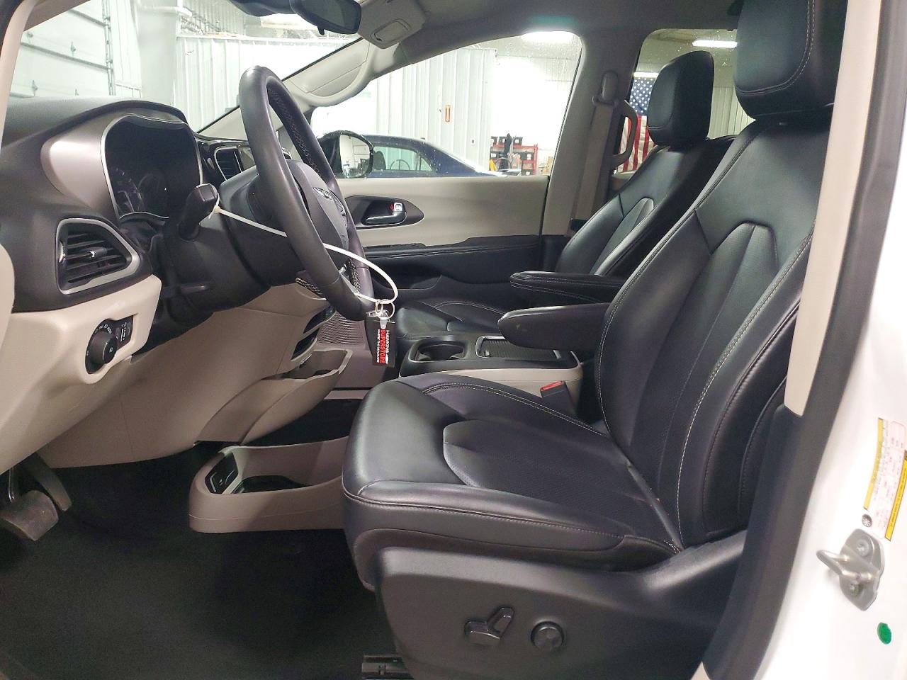 Chrysler Pacifica Touring L