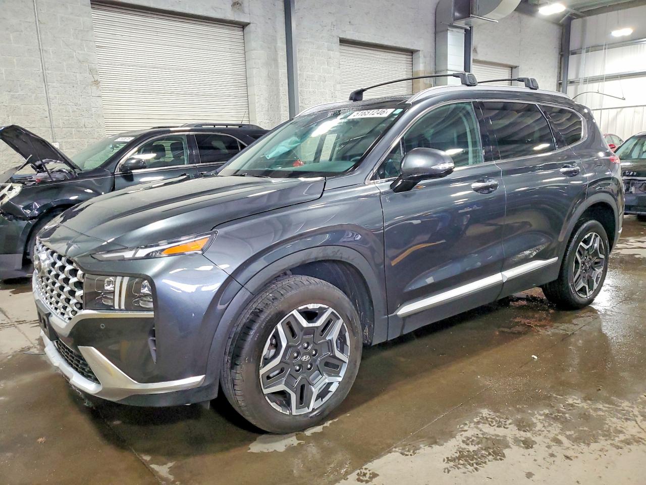 Salvage Hyundai SANTA FE Image