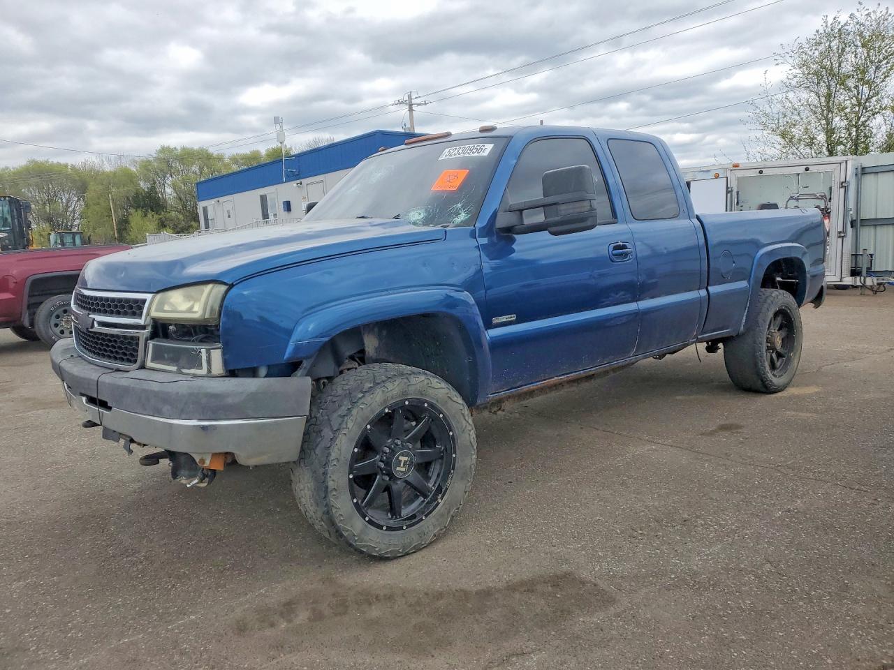 Salvage Chevrolet Silverado Image