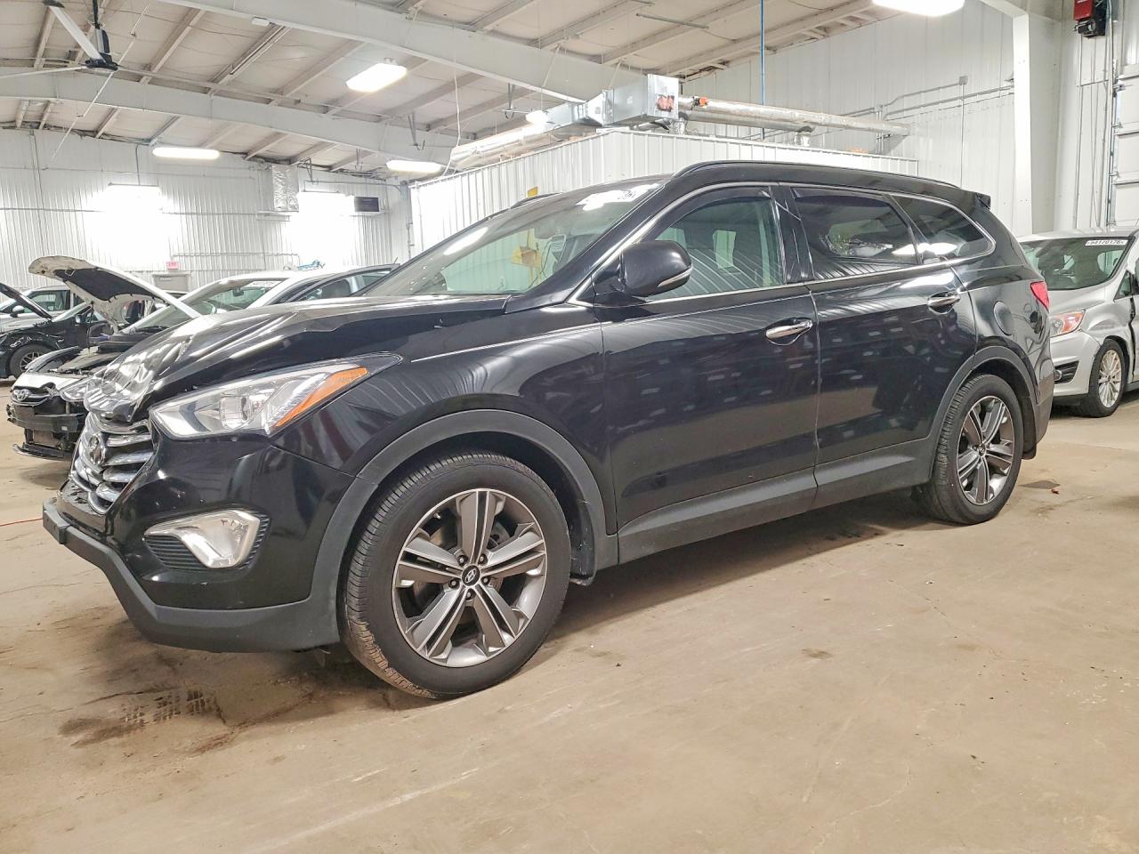 Salvage Hyundai SANTA FE Image