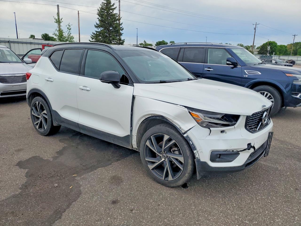 Volvo XC40 T5 R-design
