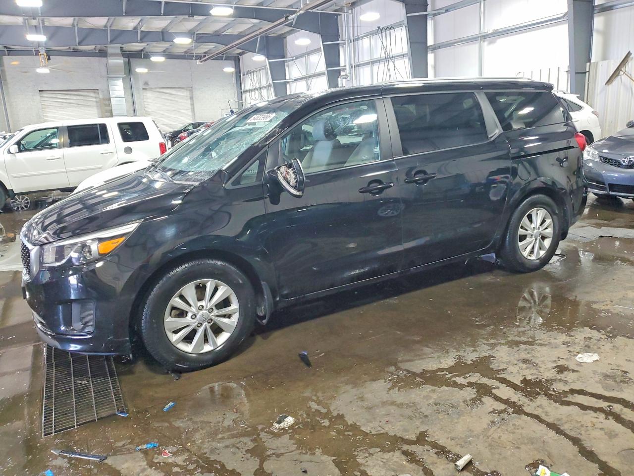 Salvage Kia Sedona Image