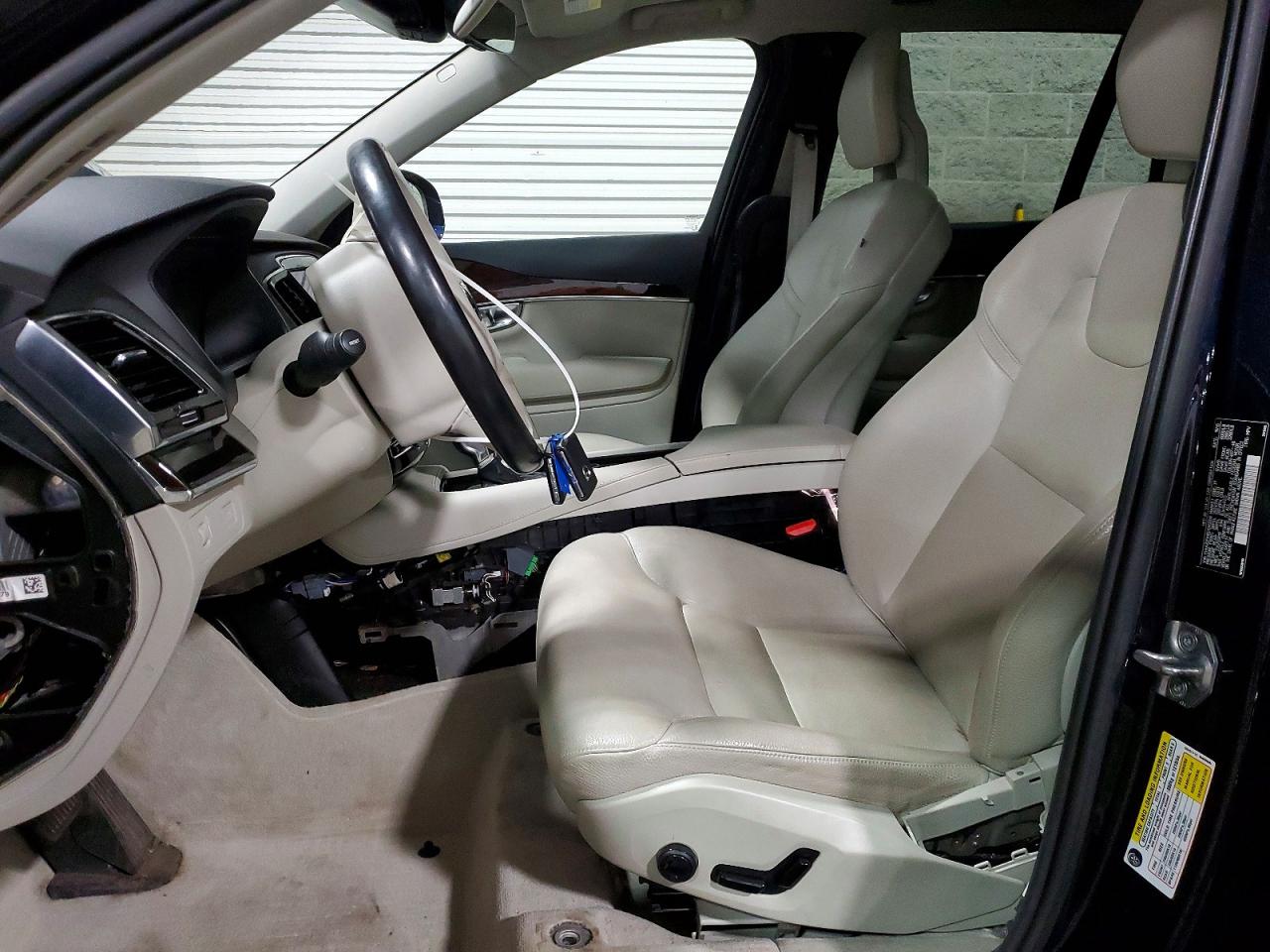 Volvo XC90 T6