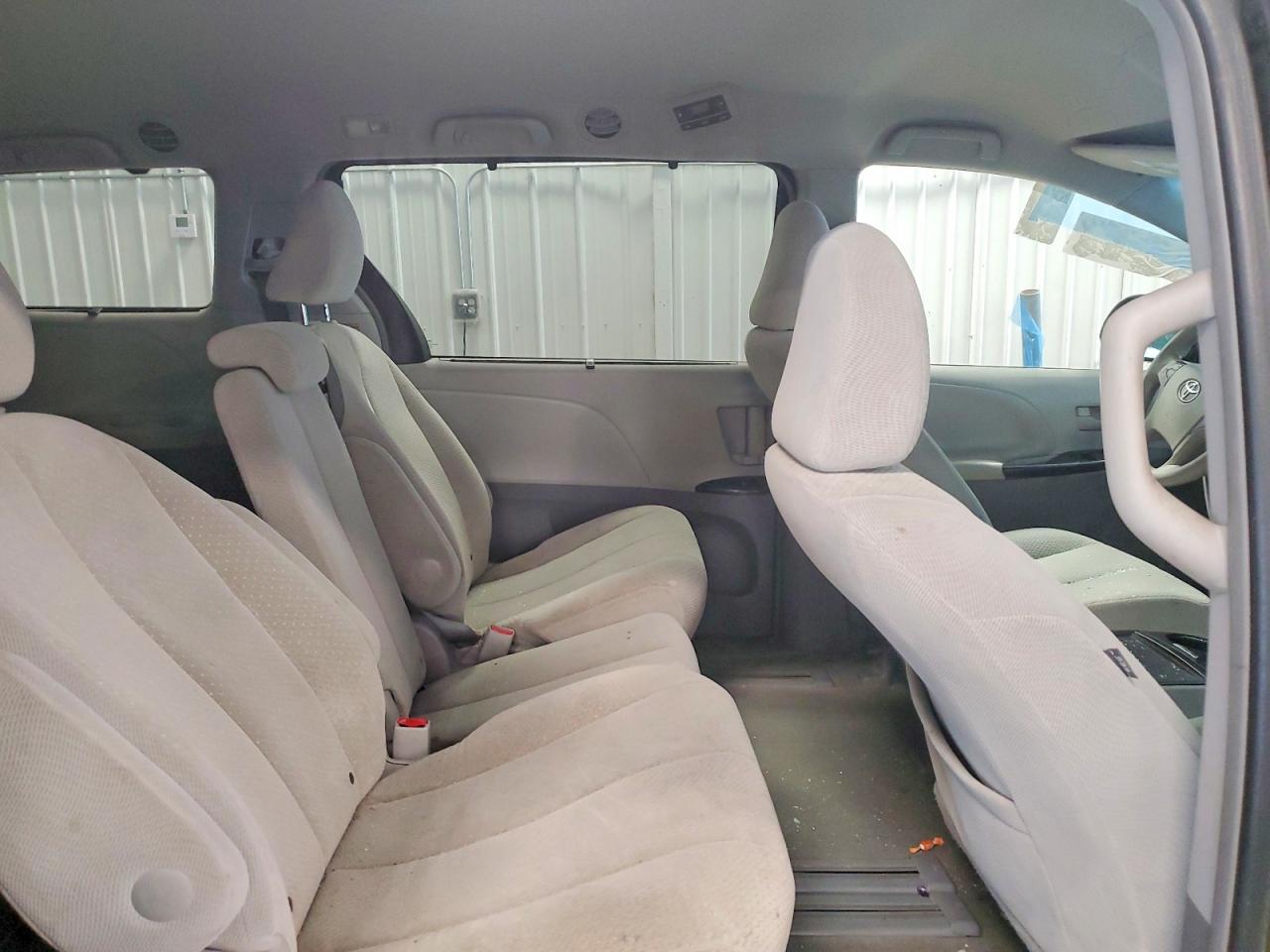 Toyota Sienna Le
