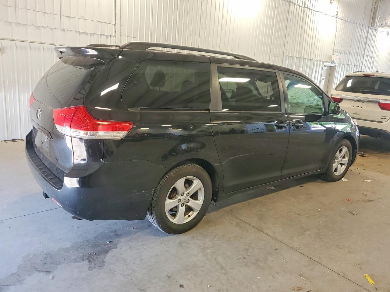 Toyota Sienna Le