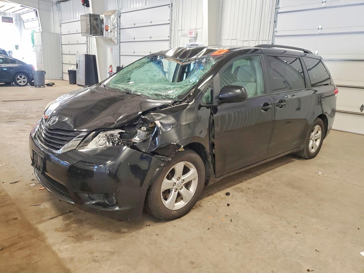 Salvage Toyota Sienna Image