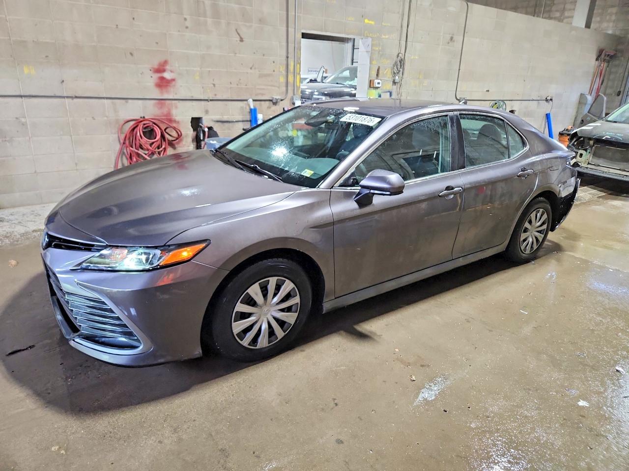 Salvage Toyota Camry Image