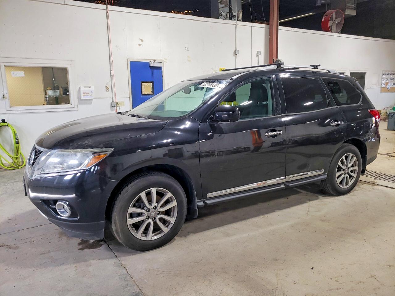 Salvage Nissan Pathfinder Image
