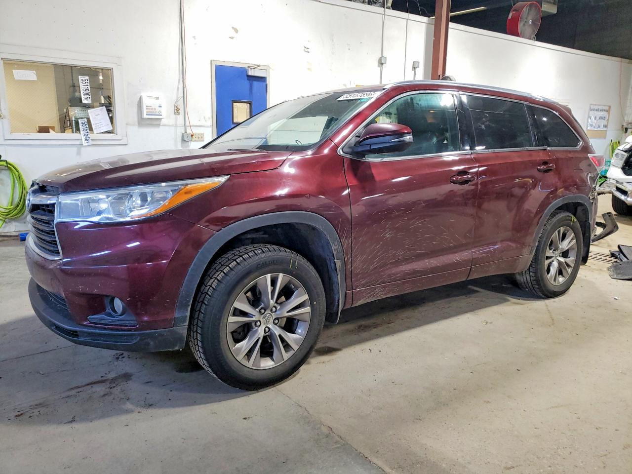 Salvage Toyota Highlander Image