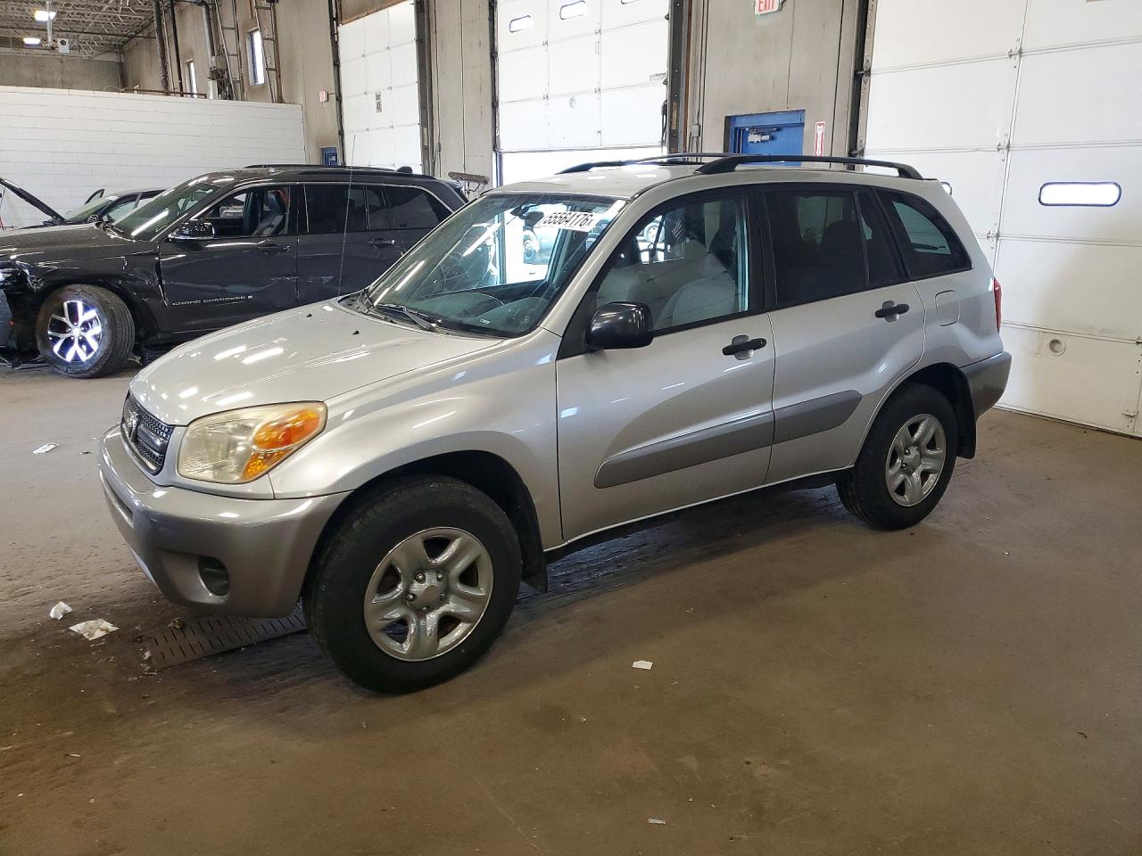 Salvage Toyota RAV4 Image
