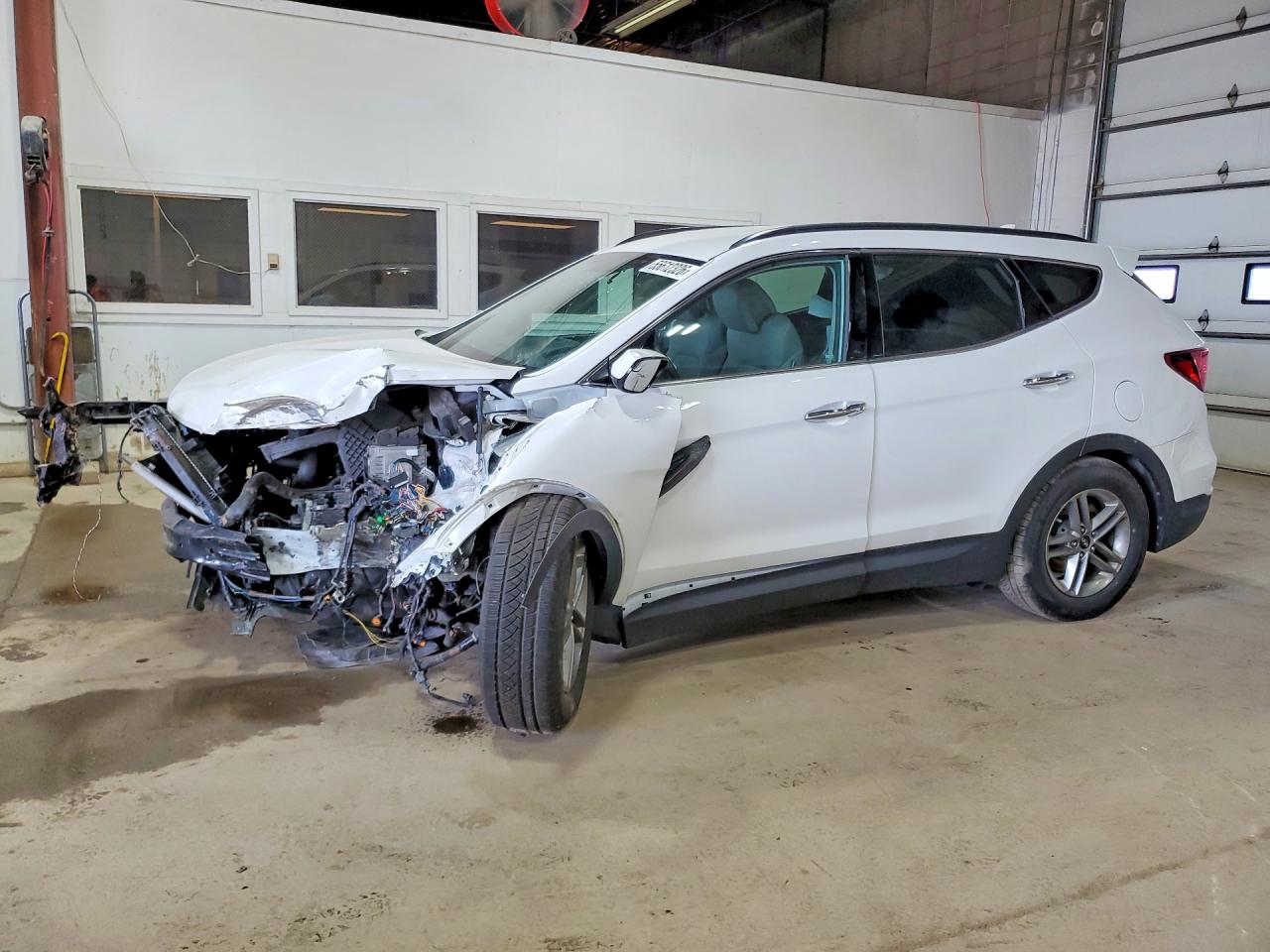Salvage Hyundai SANTA FE Image