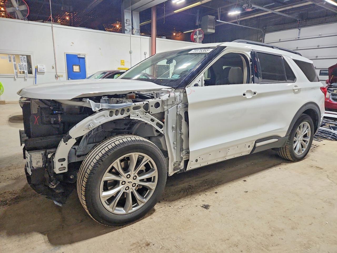 Salvage Ford Explorer Image