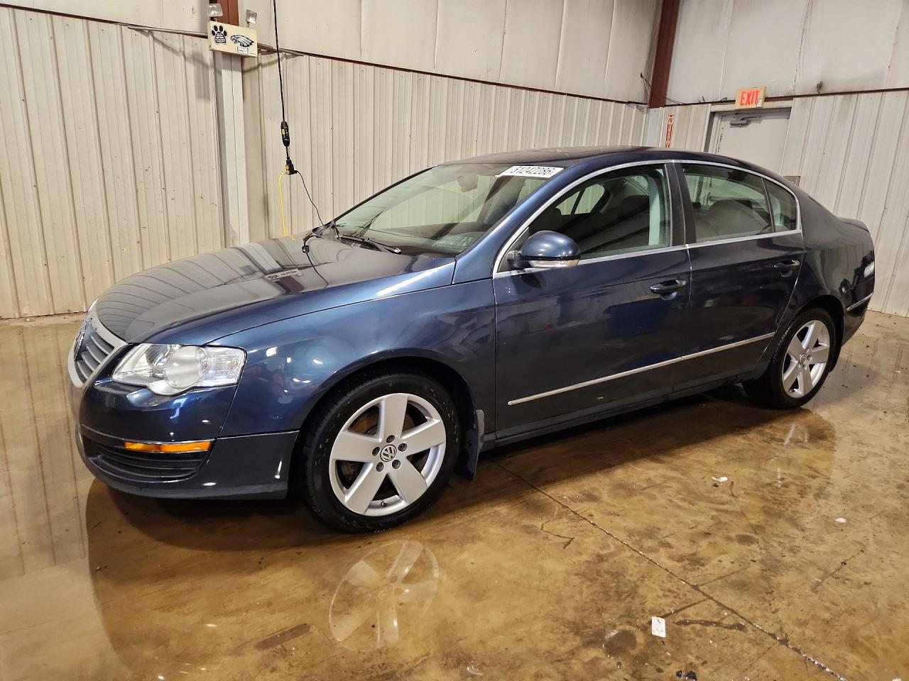 Salvage Volkswagen Passat Image