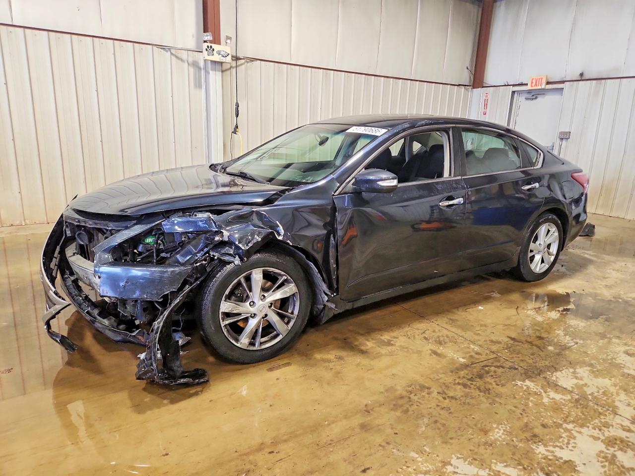 Salvage Nissan Altima Image