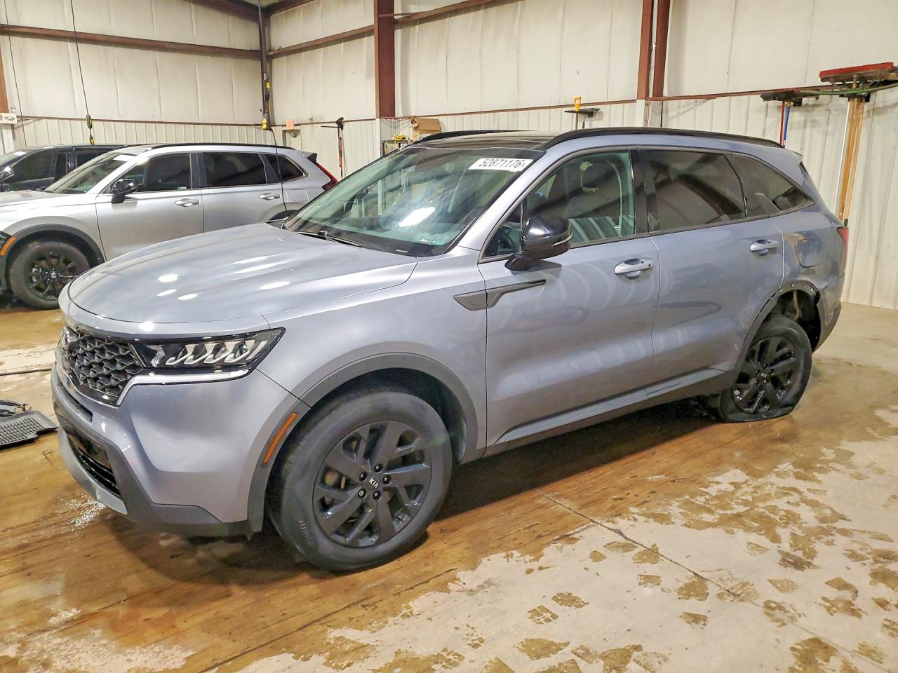 Salvage Kia Sorento Image