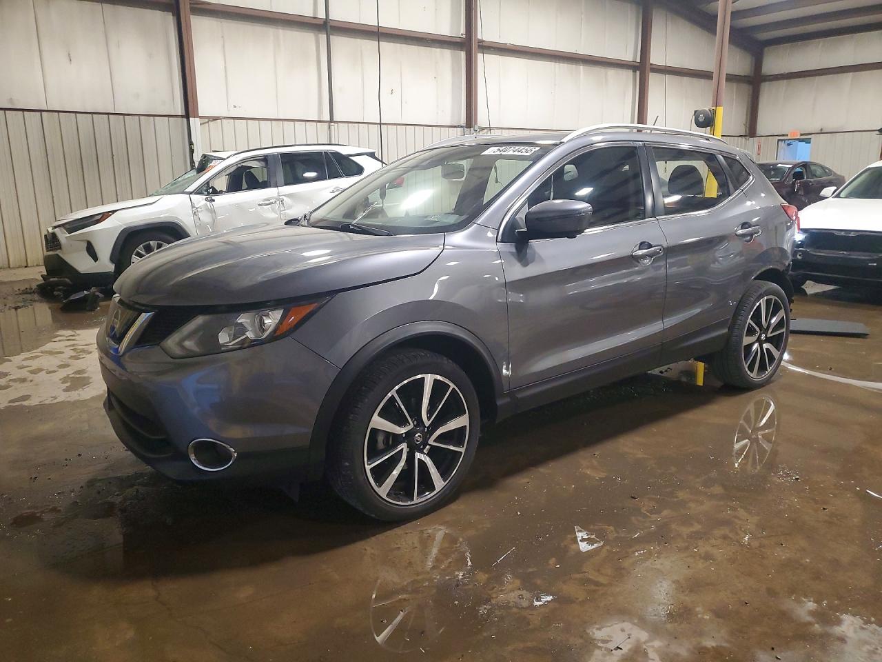 Salvage Nissan Rogue Image