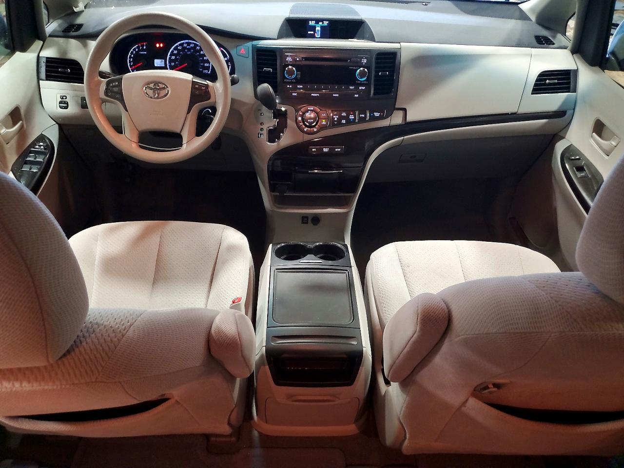 Toyota Sienna Le