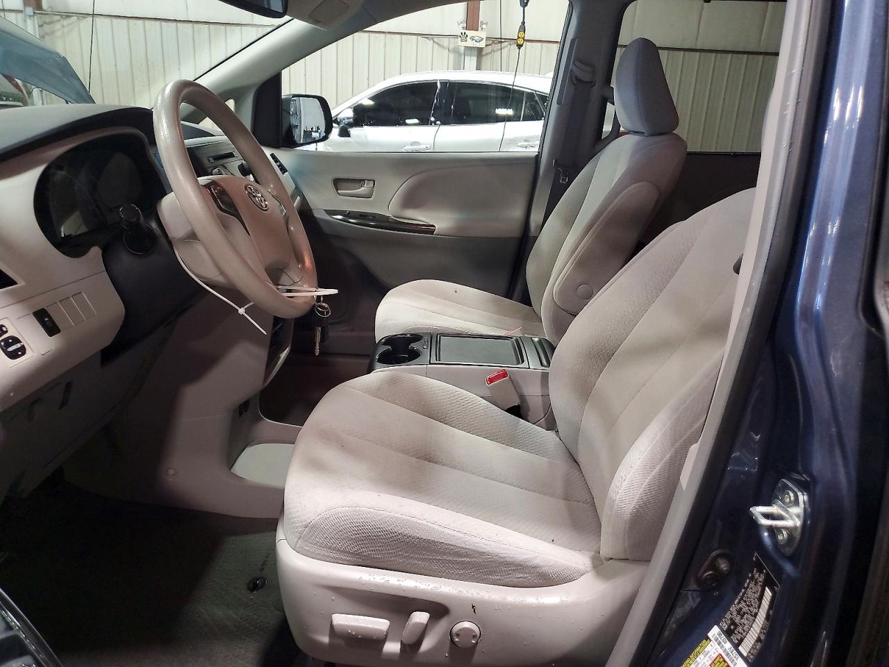 Toyota Sienna Le
