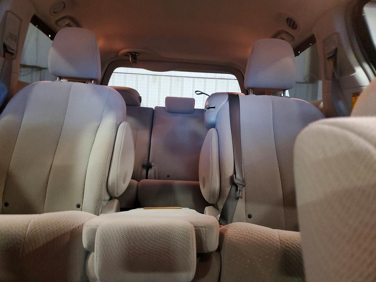 Toyota Sienna Le