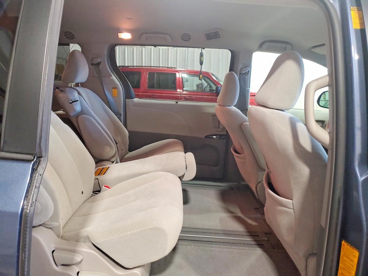 Toyota Sienna Le