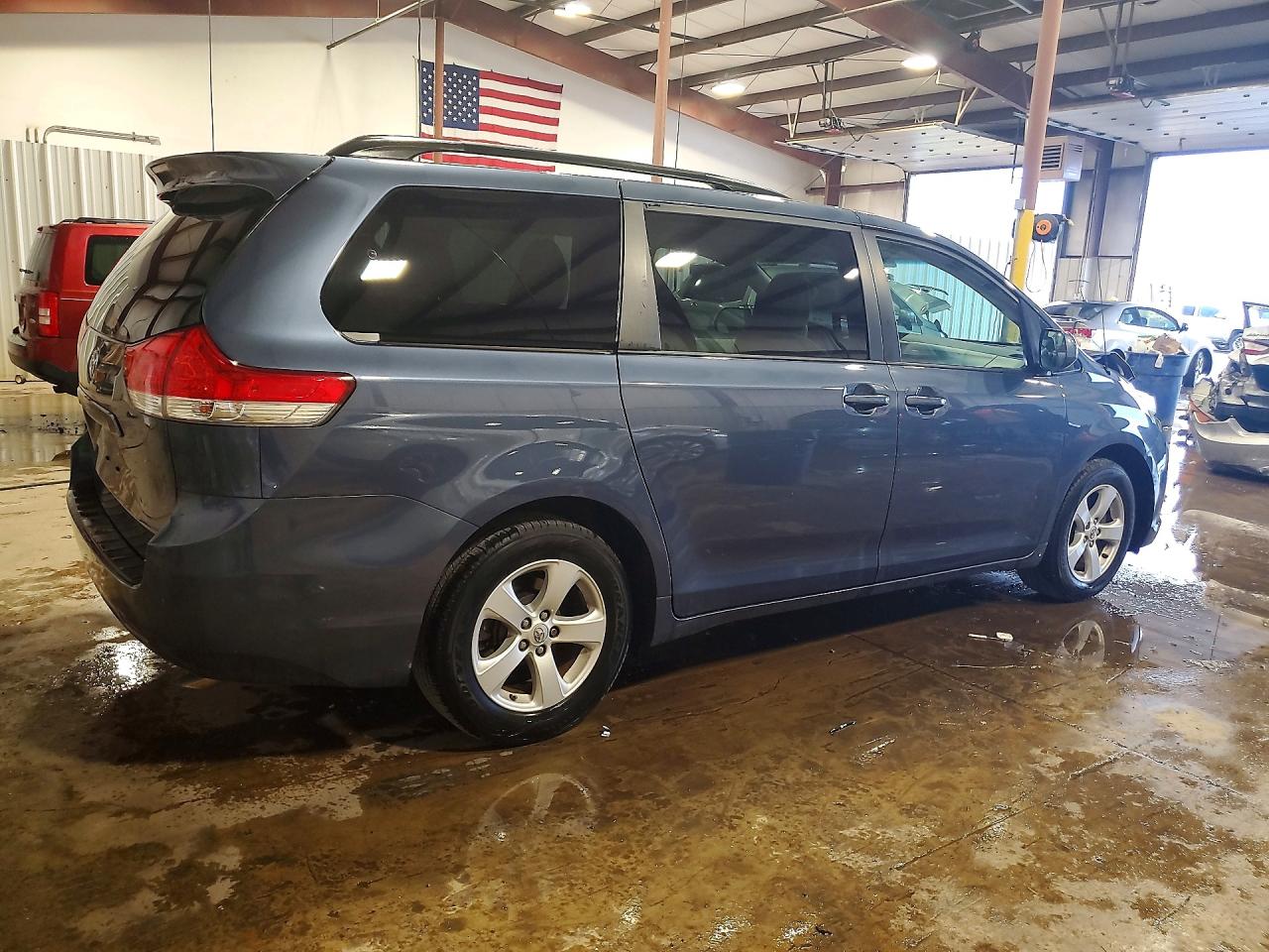 Toyota Sienna Le