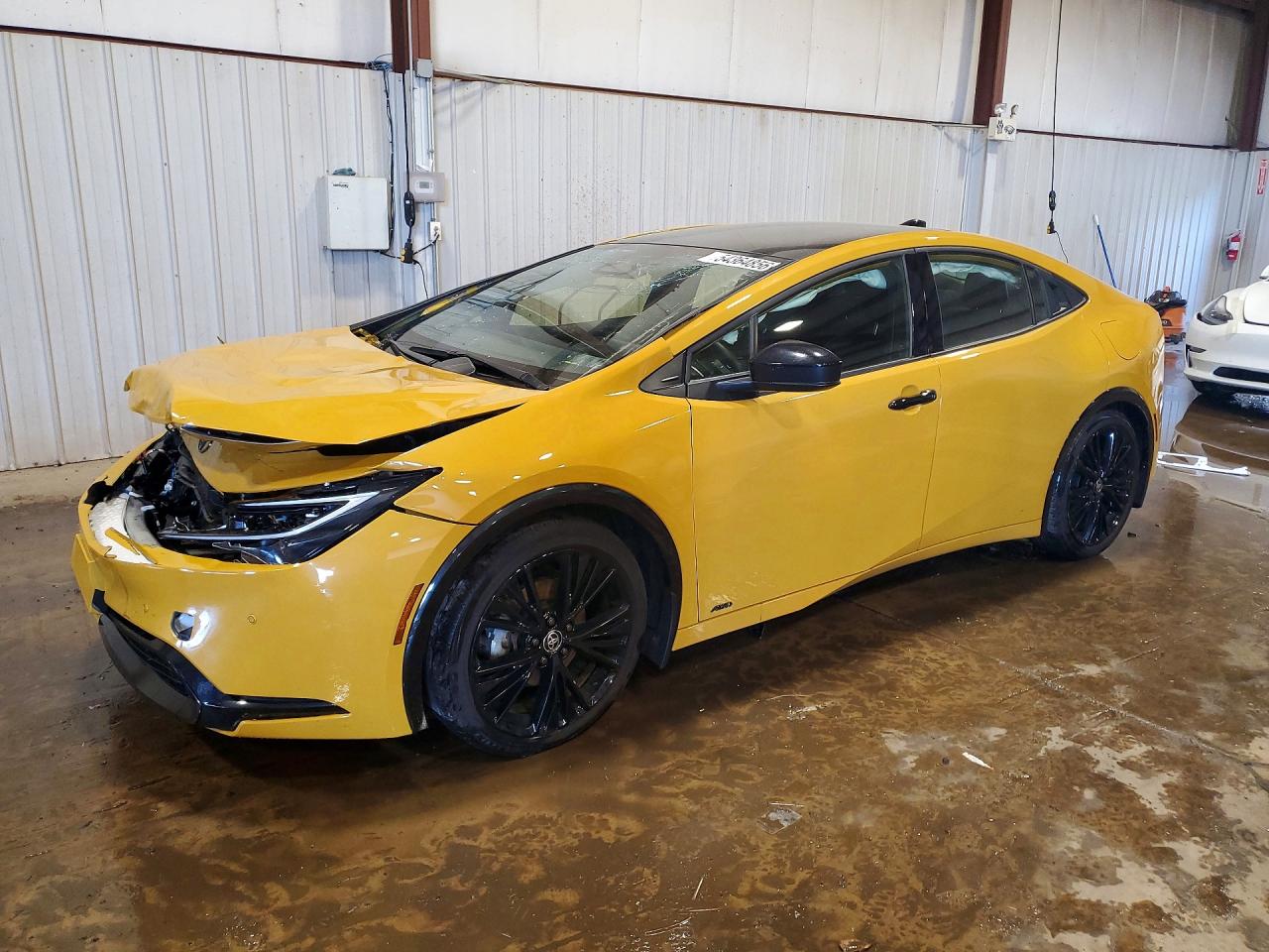 Salvage Toyota Prius Image