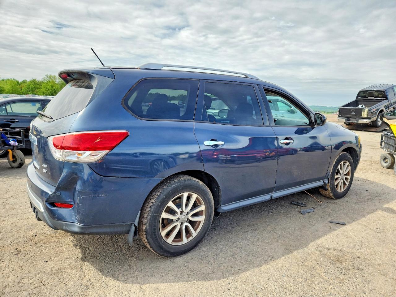 Nissan Pathfinder Sv