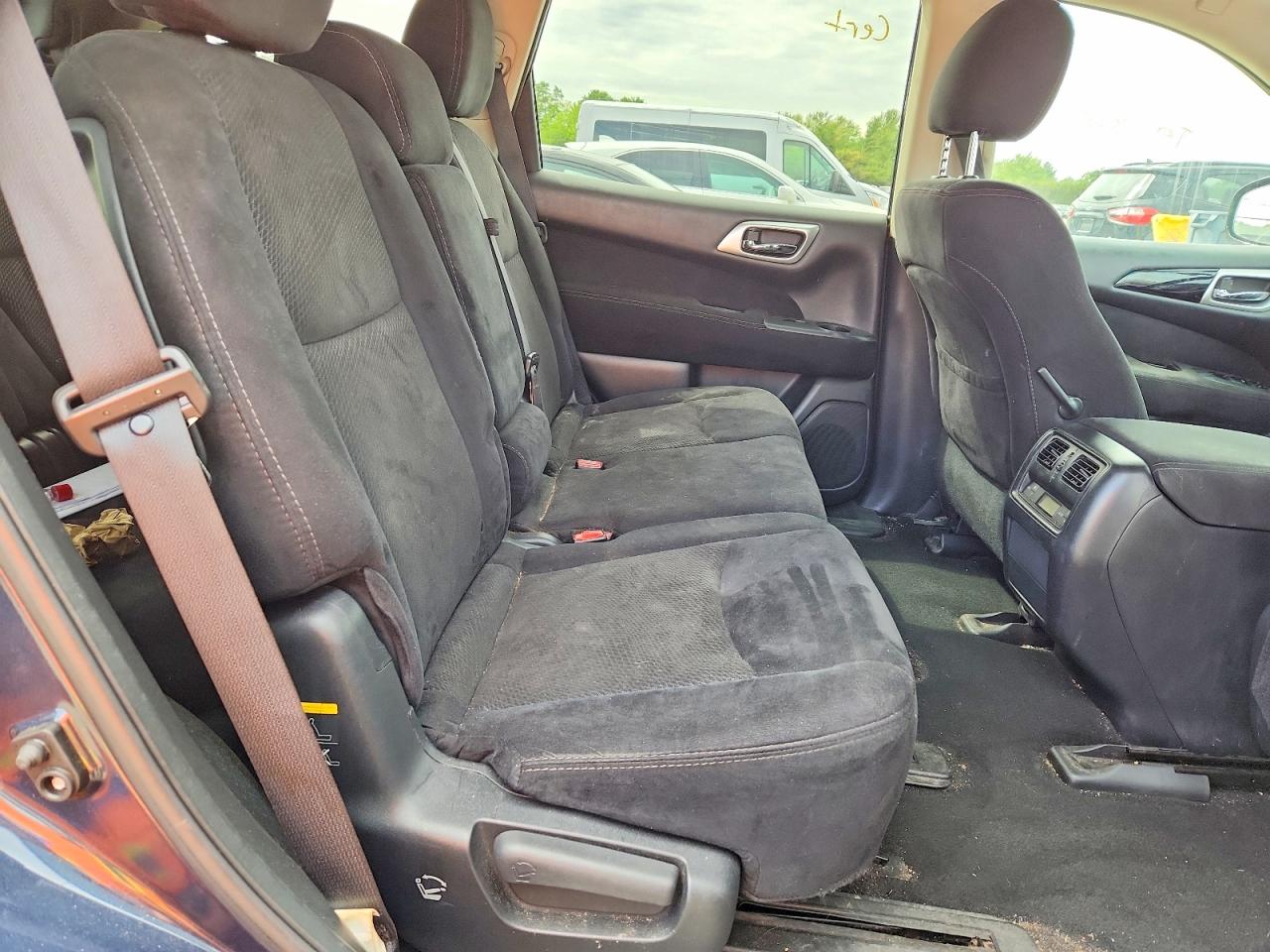 Nissan Pathfinder Sv