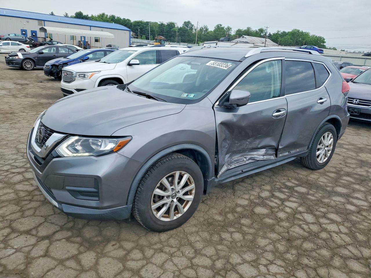 Salvage Nissan Rogue Image