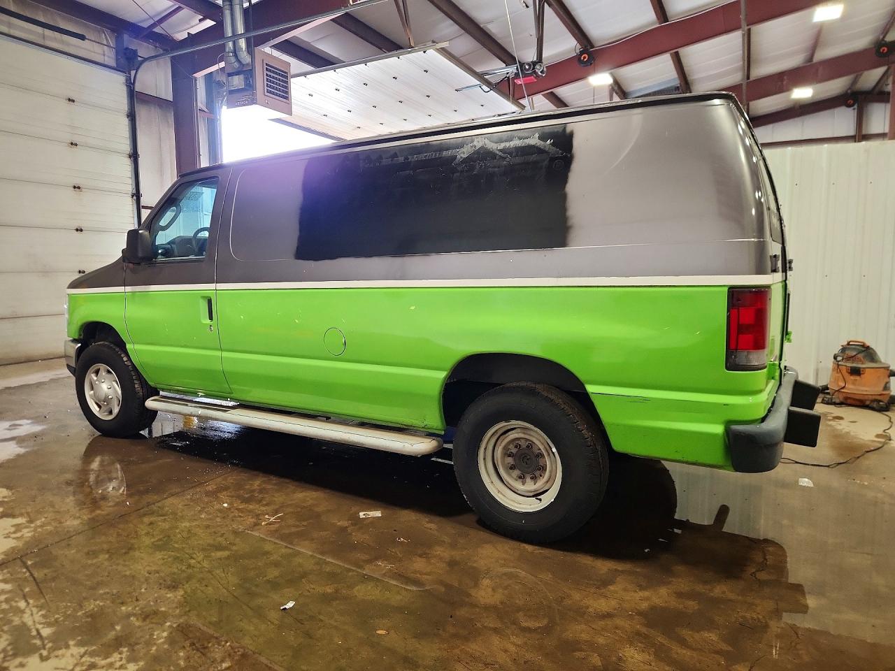 Ford Econoline E250 Van