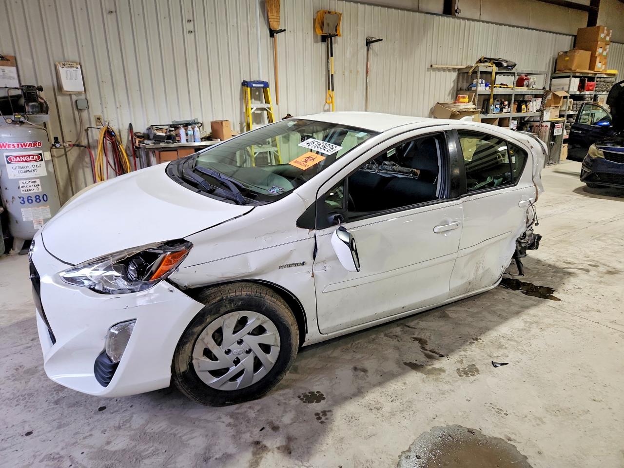 Salvage Toyota Prius Image