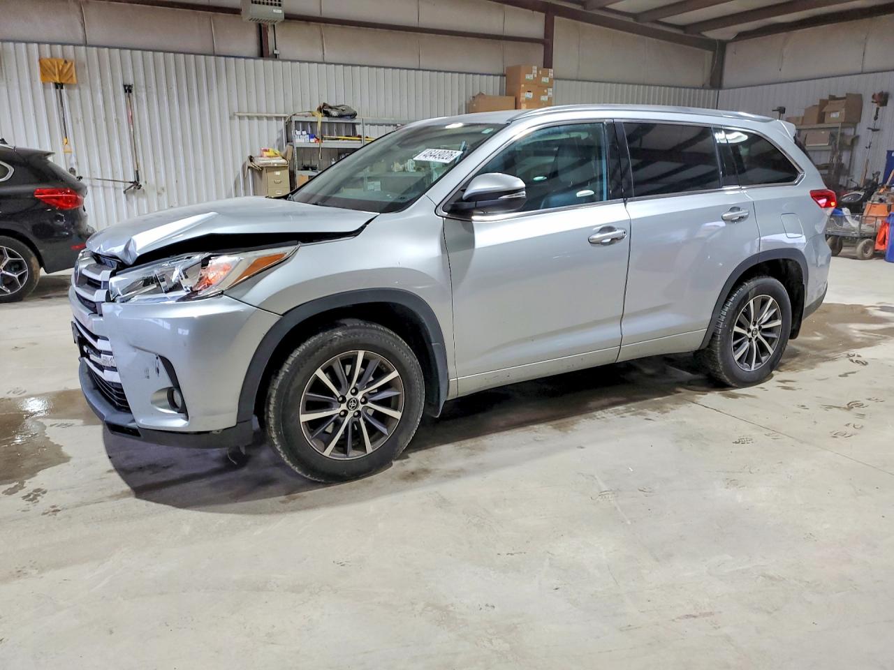 Salvage Toyota Highlander Image