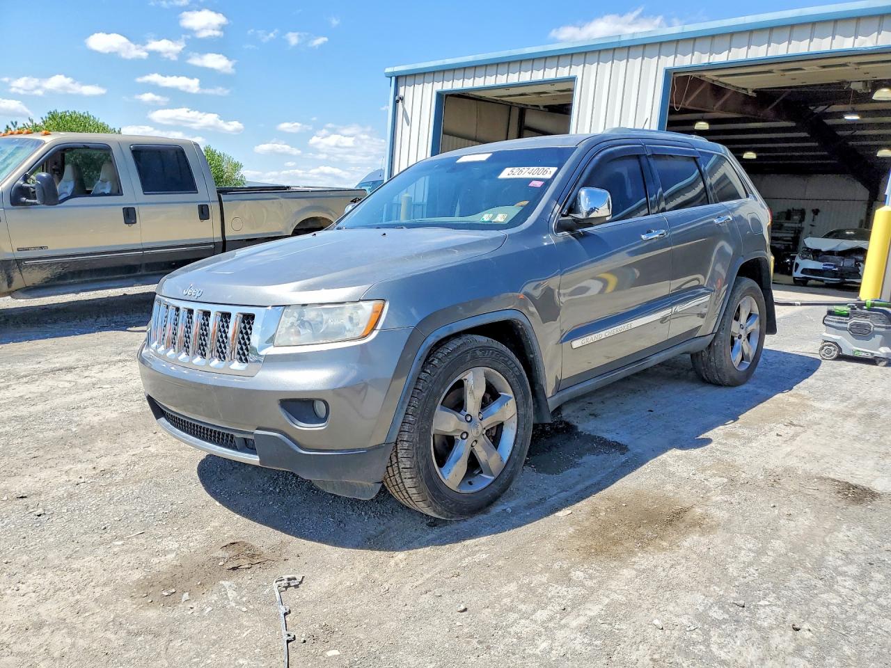 Salvage Jeep Cherokee Image